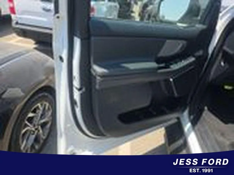 Used 2025 Oxford White Ford Active image 8