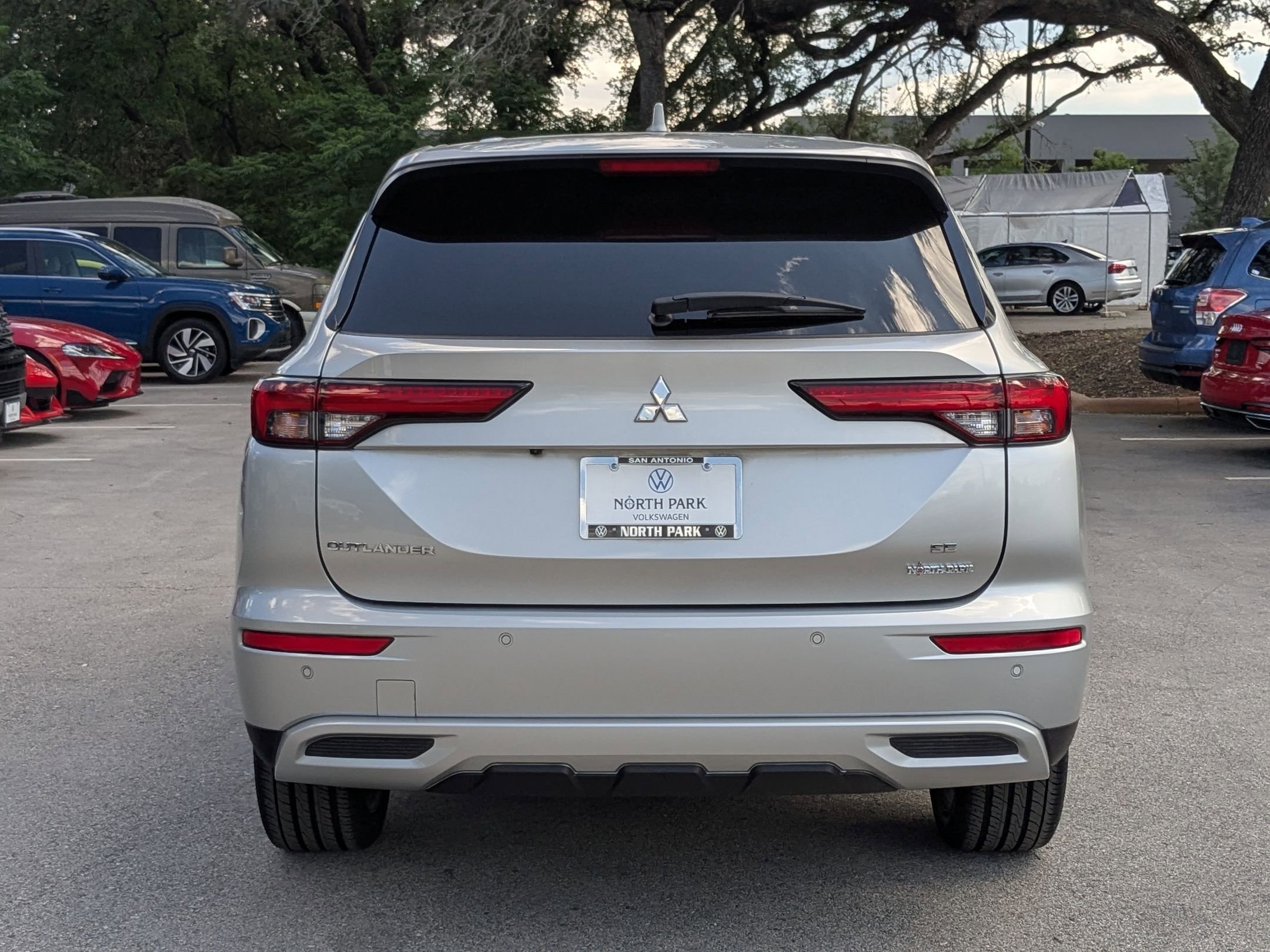 Used 2022 Silver Mitsubishi SE image 4