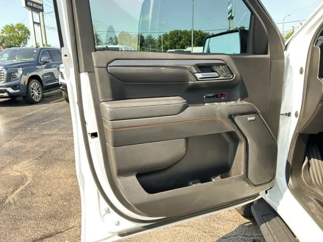 Used 2022 White GMC AT4 image 24