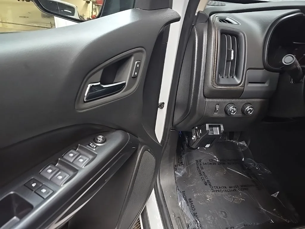 Used 2022 White GMC AT4 w/Leather image 27