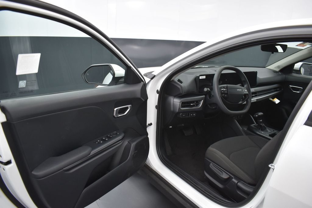 New 2026 Snow White Pearl Kia LXS image 5