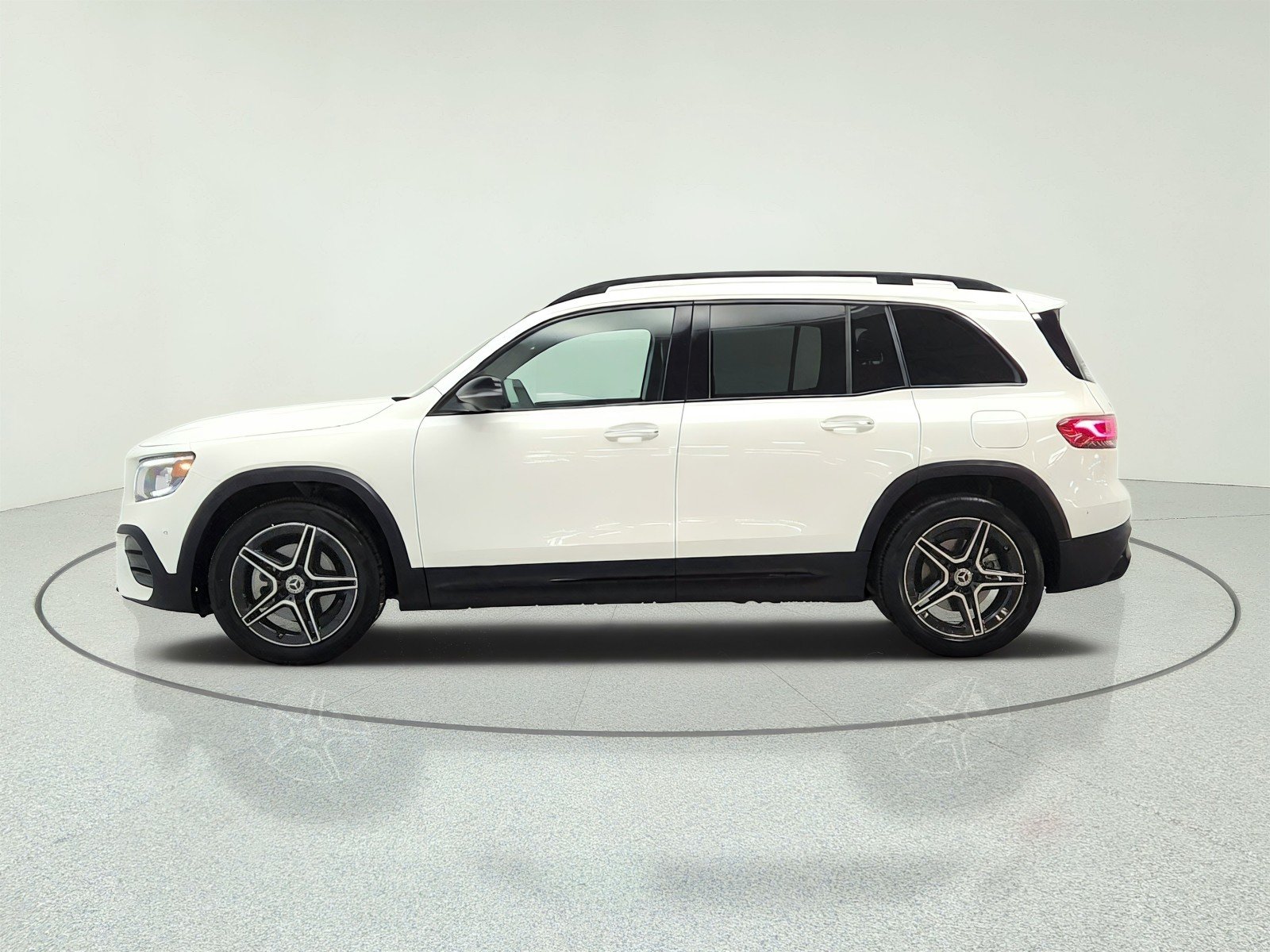 Used 2021 Polar White Mercedes-Benz GLB 250 SUV image 8