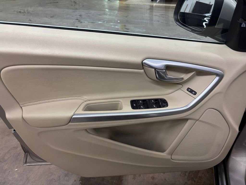 Used 2015 Seashell Metallic Volvo T5 Premier image 11