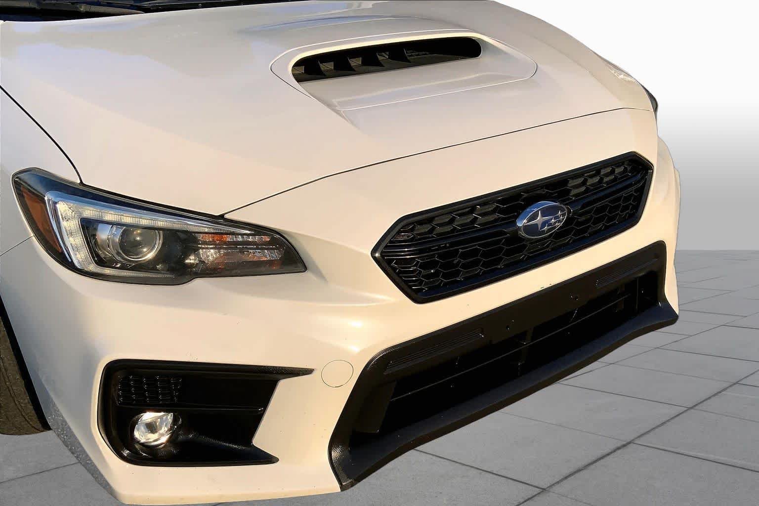 Used 2018 Crystal White Pearl Subaru Limited image 27