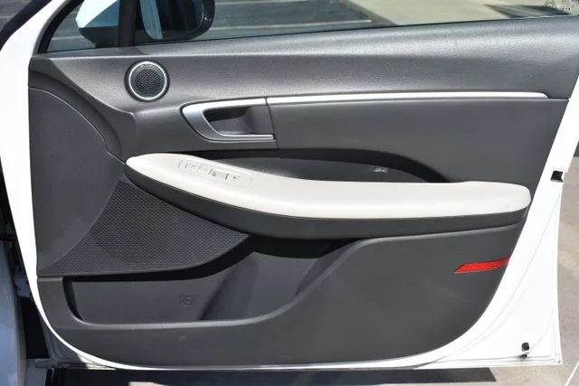 Used 2024 White Hyundai SEL image 16