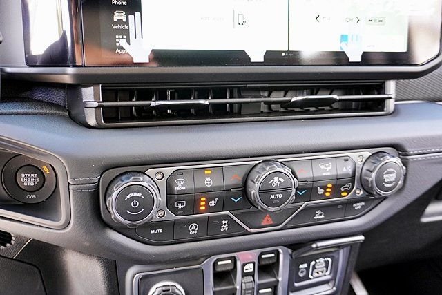 New 2026 Anvil Clear-Coat Exterior Paint Jeep Rubicon image 32