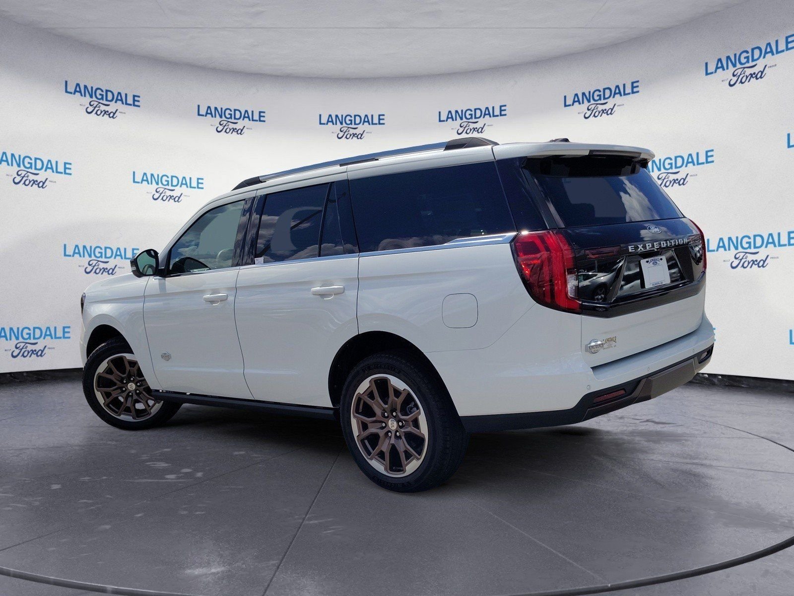 New 2027 Star White Metallic Tri-Coat Ford King Ranch image 9