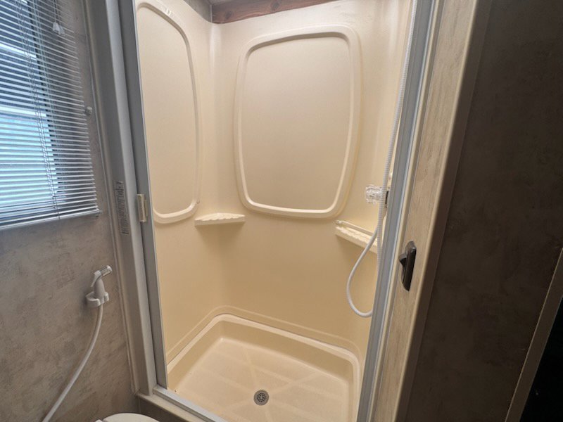 Used 2007 Arctic White Itasca 24DL image 12