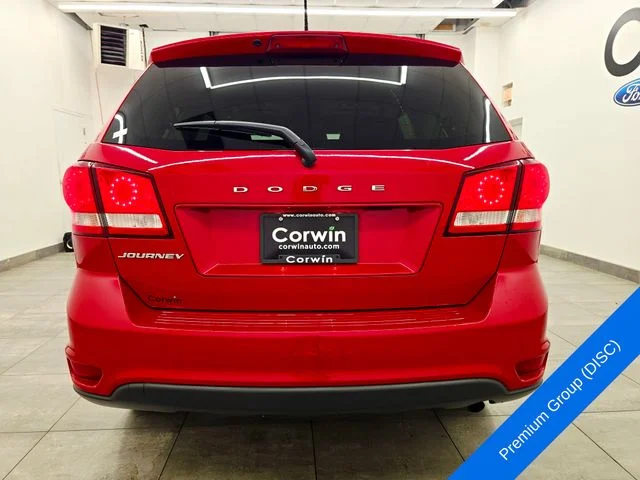 Used 2018 Redline 2 Coat Pearl Dodge SXT image 4