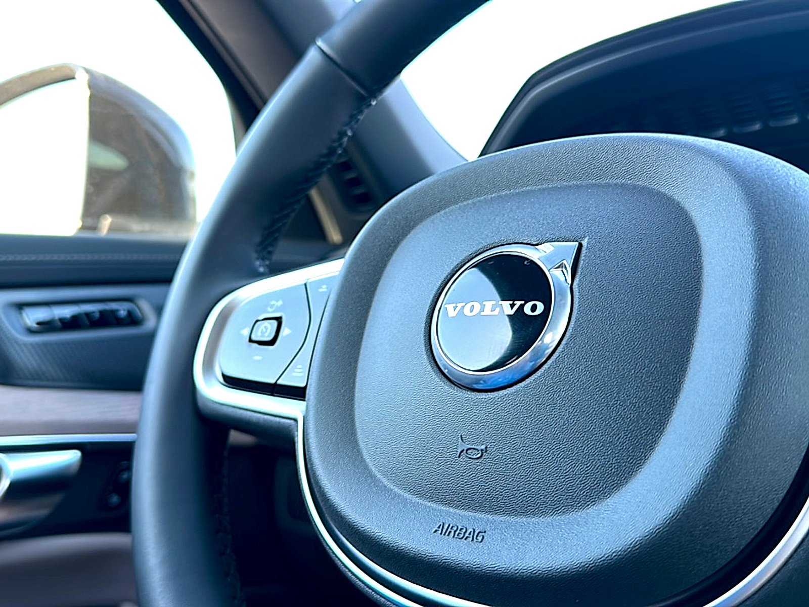 2025 Volvo XC90 Plus - Photo 21