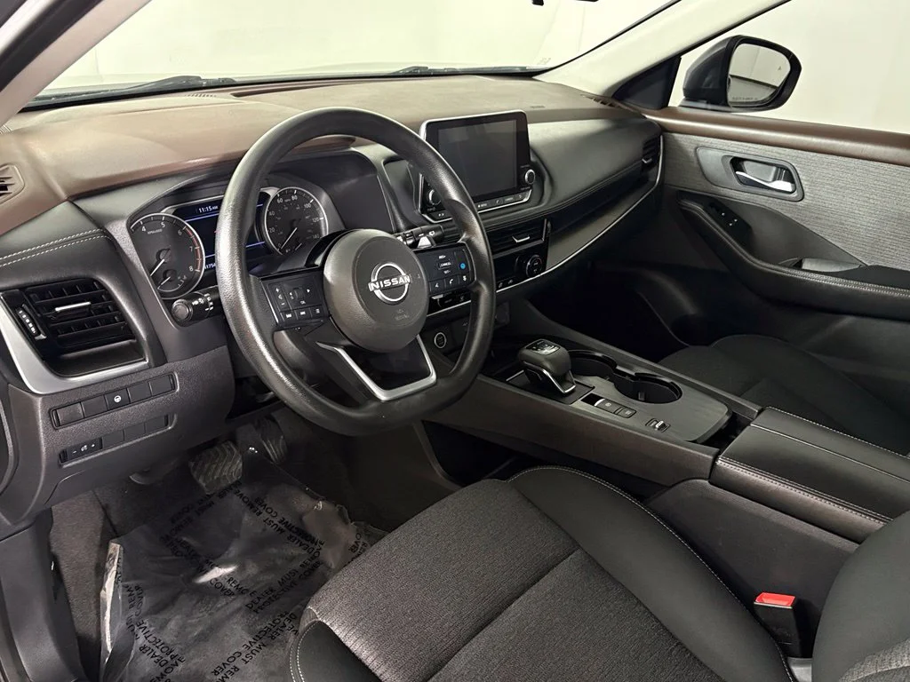 Used 2022 Gray Nissan SV image 17