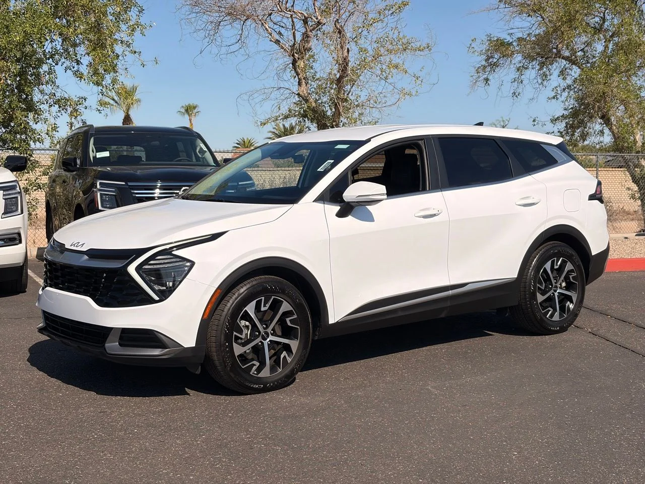 Used 2025 Glacial White Pearl Kia EX image 1