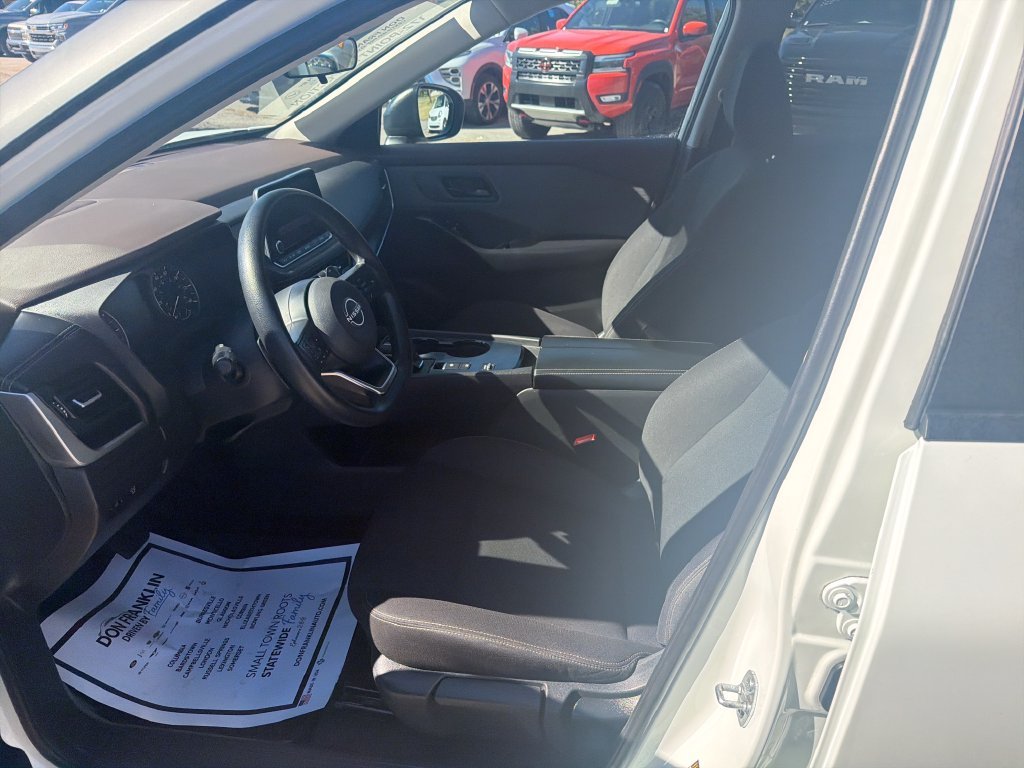 Used 2023 White Nissan S image 13