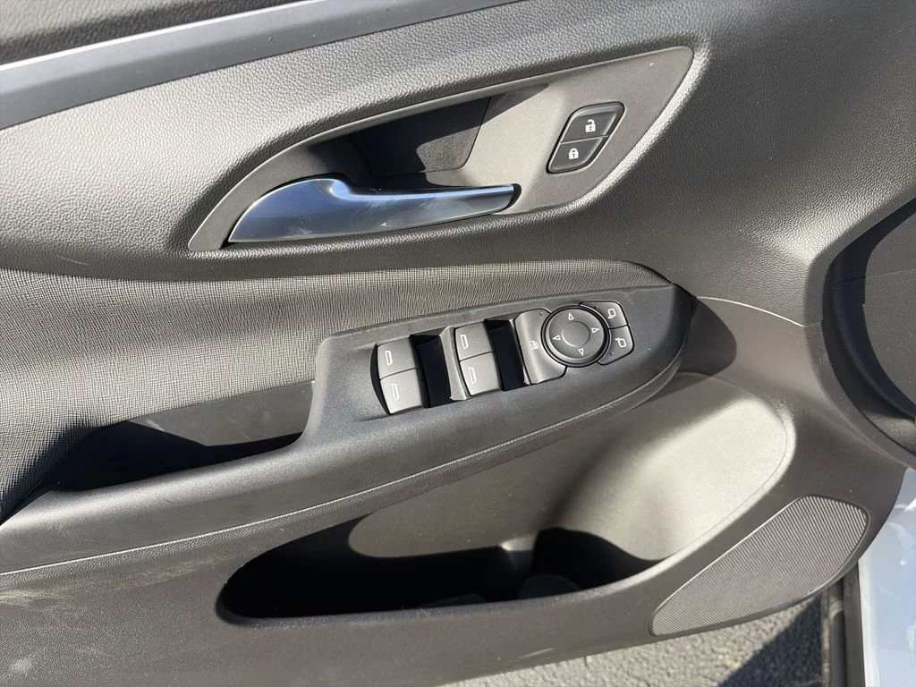 New 2026 Summit White Buick Preferred image 19