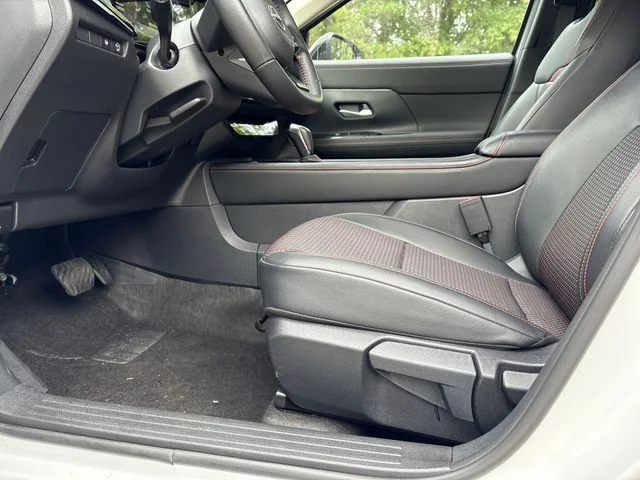 Used 2025 White Nissan SR image 12