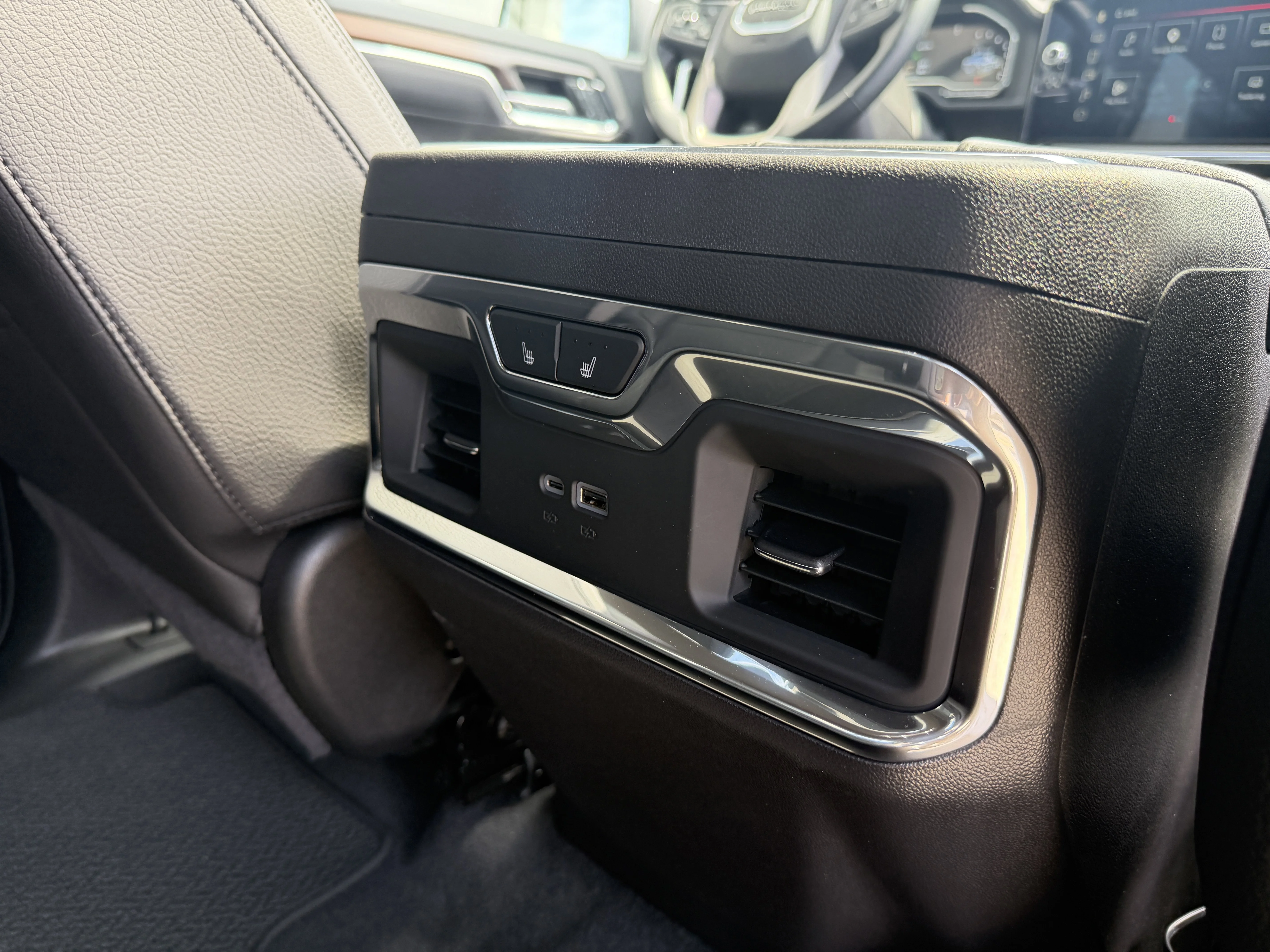Used 2024 Onyx Black GMC Denali image 27