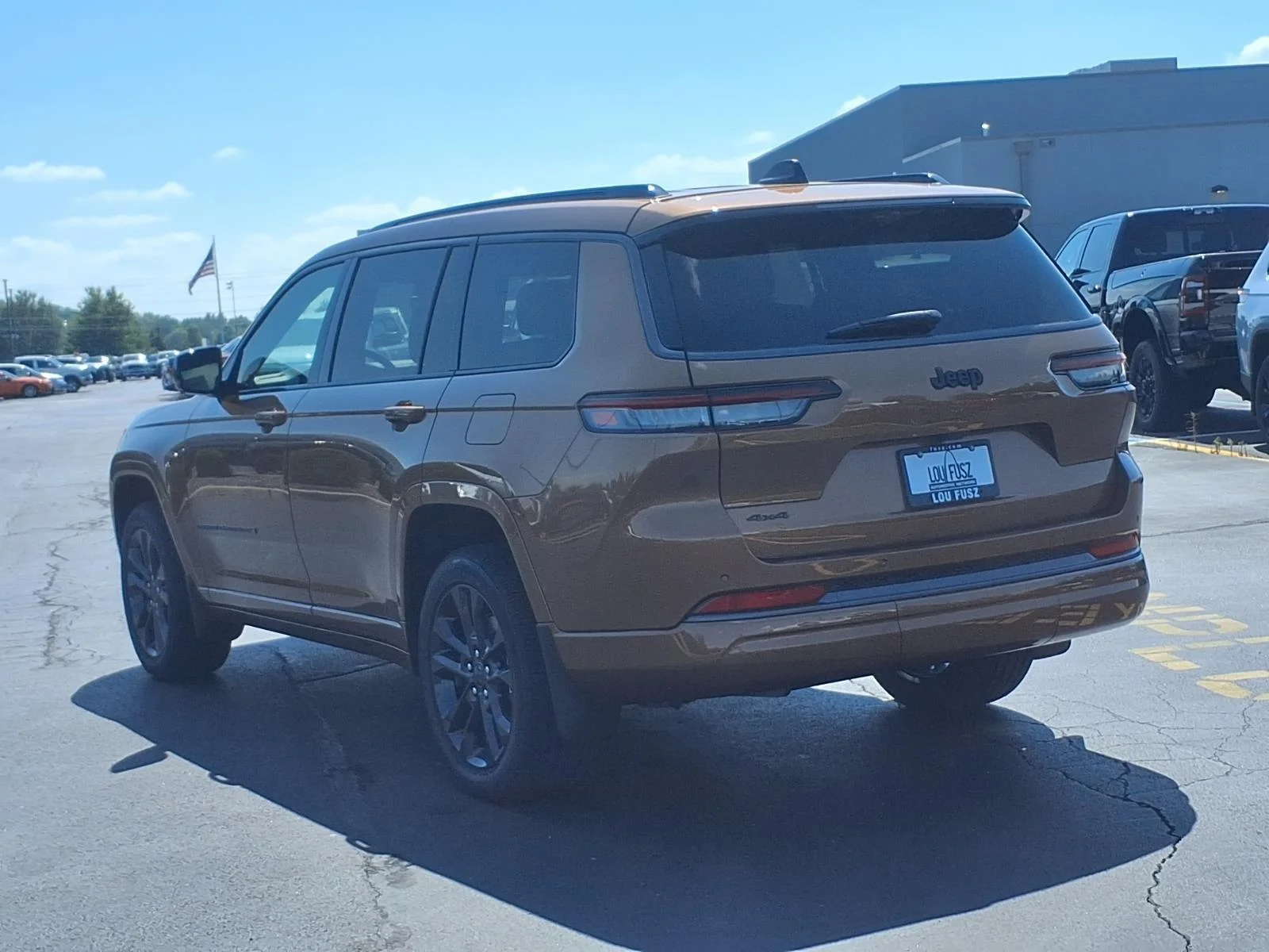 New 2026 Copper Shino Metallic Clear-Coat Exterior Paint Jeep Limited Reserve image 4