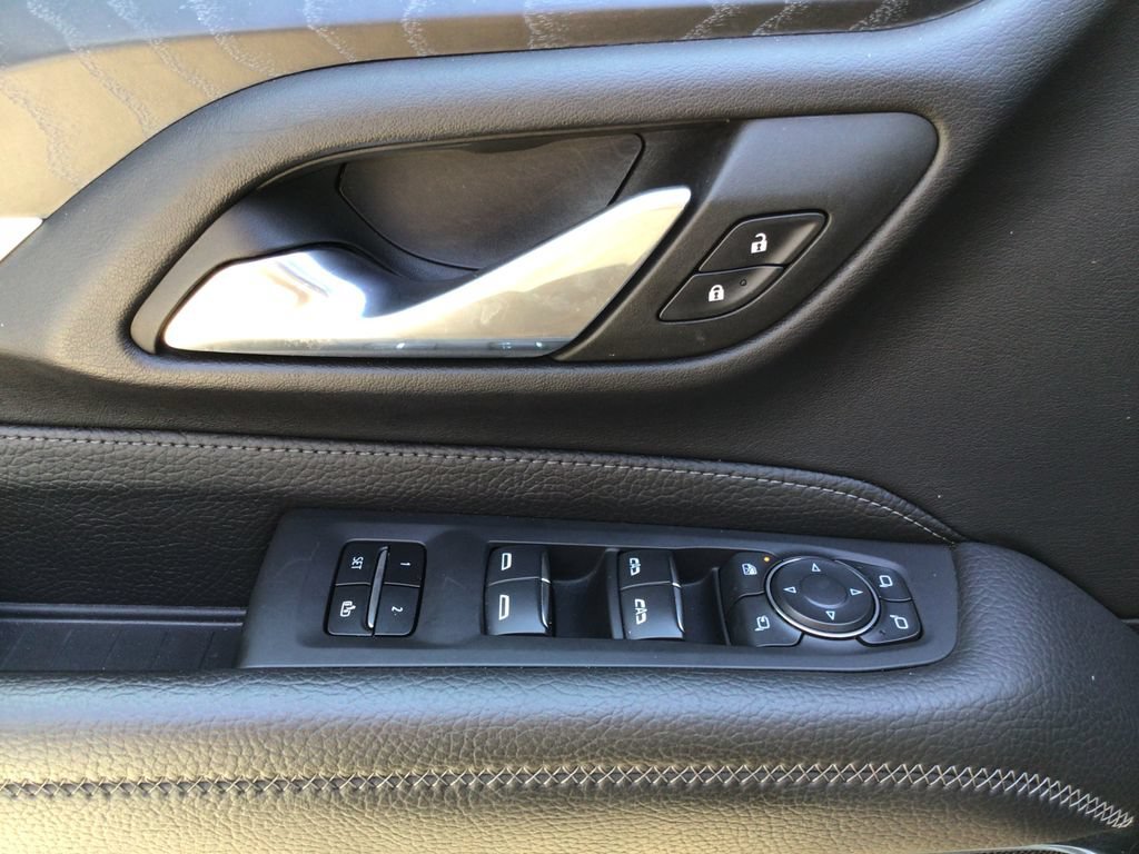 2024 GMC Yukon Denali - Photo 23