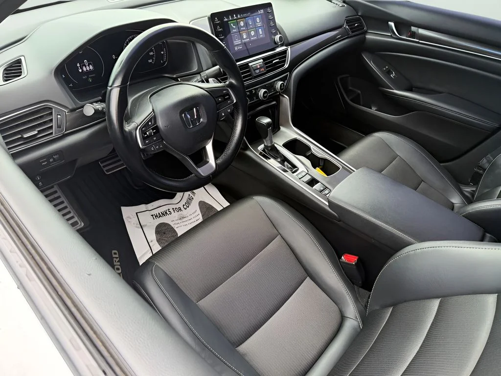 Used 2021  Honda Sport image 15
