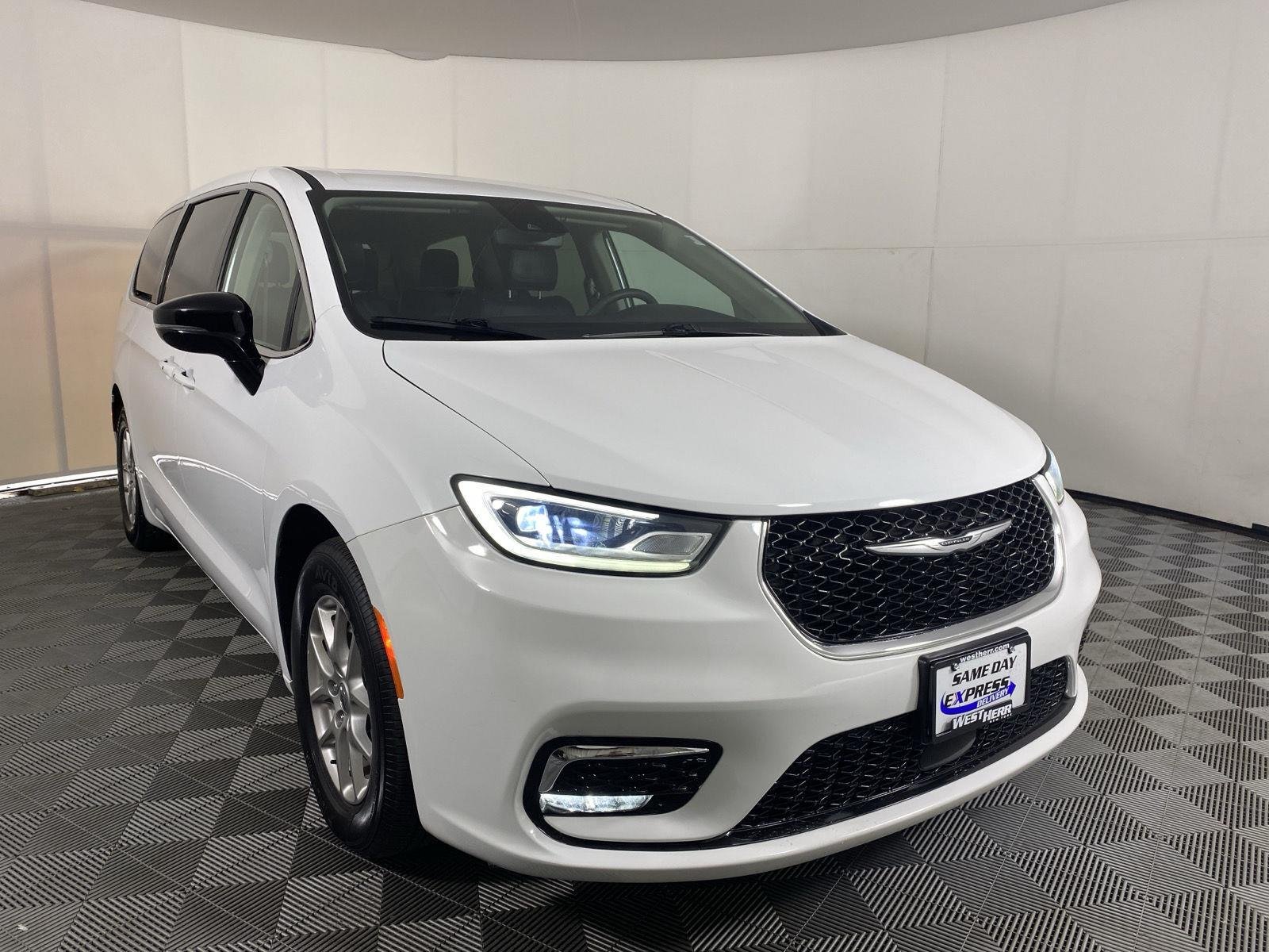 Used 2024 Bright White Clearcoat Chrysler Touring L image 18