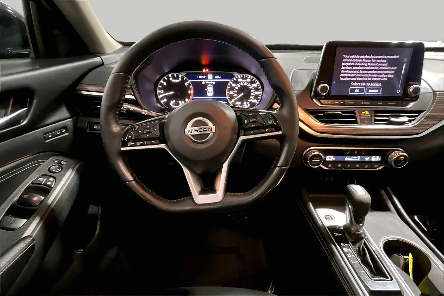 Used 2019 Super Black Nissan 2.5 Platinum image 6