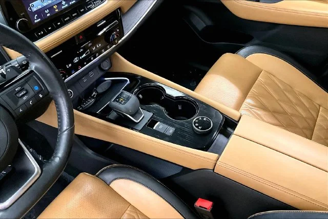 Used 2021 Caspian Blue Metallic/Super Black Nissan Platinum image 17