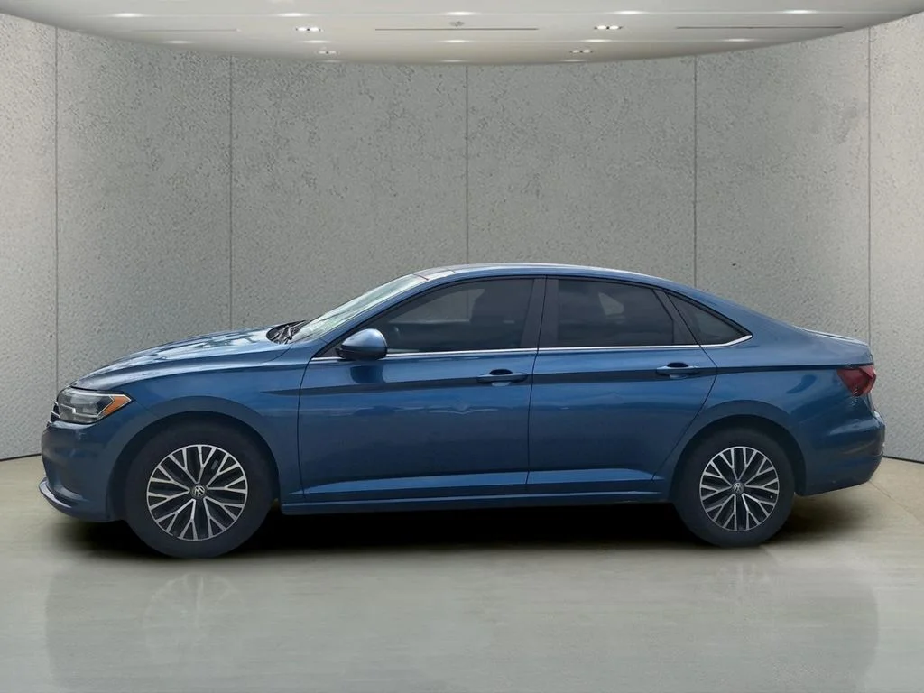 Used 2019  Volkswagen  image 2