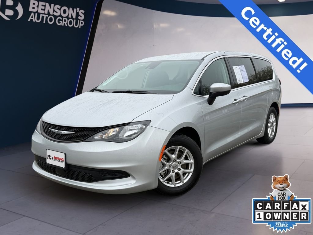 2023 Chrysler Voyager LX's photo