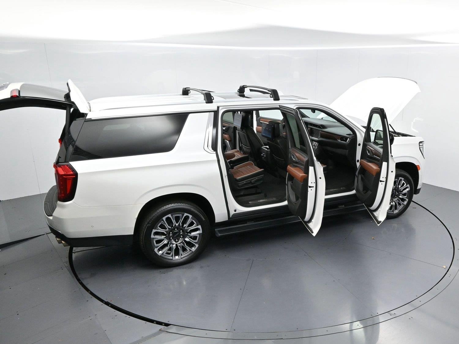 Used 2023 WHITE FROST TRICOAT GMC Denali Ultimate image 44