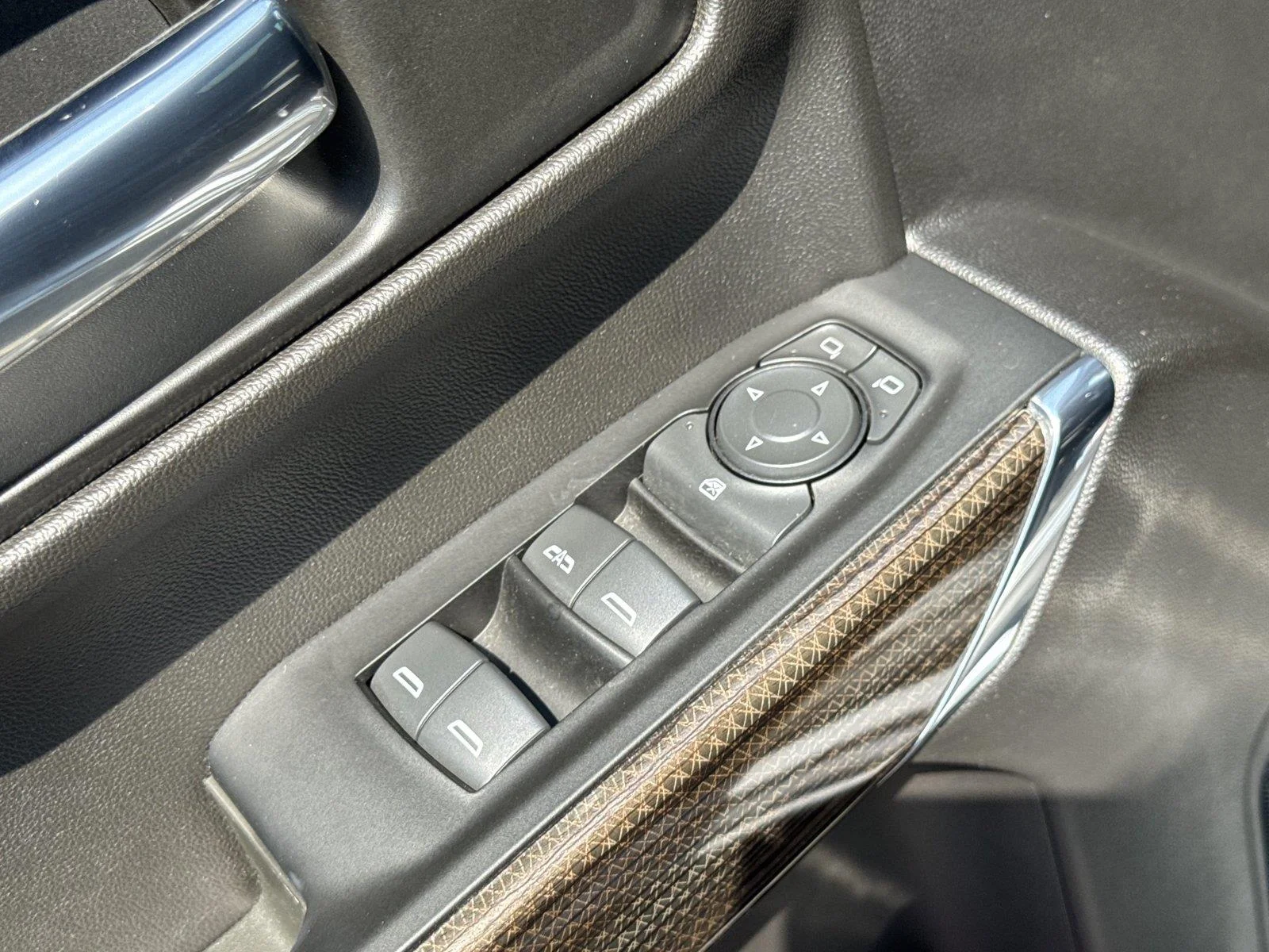 Used 2022 SATIN STEEL METALLIC Chevrolet LT image 18