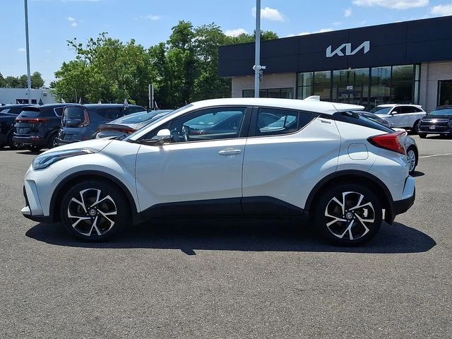 Used 2020 White Toyota XLE image 5