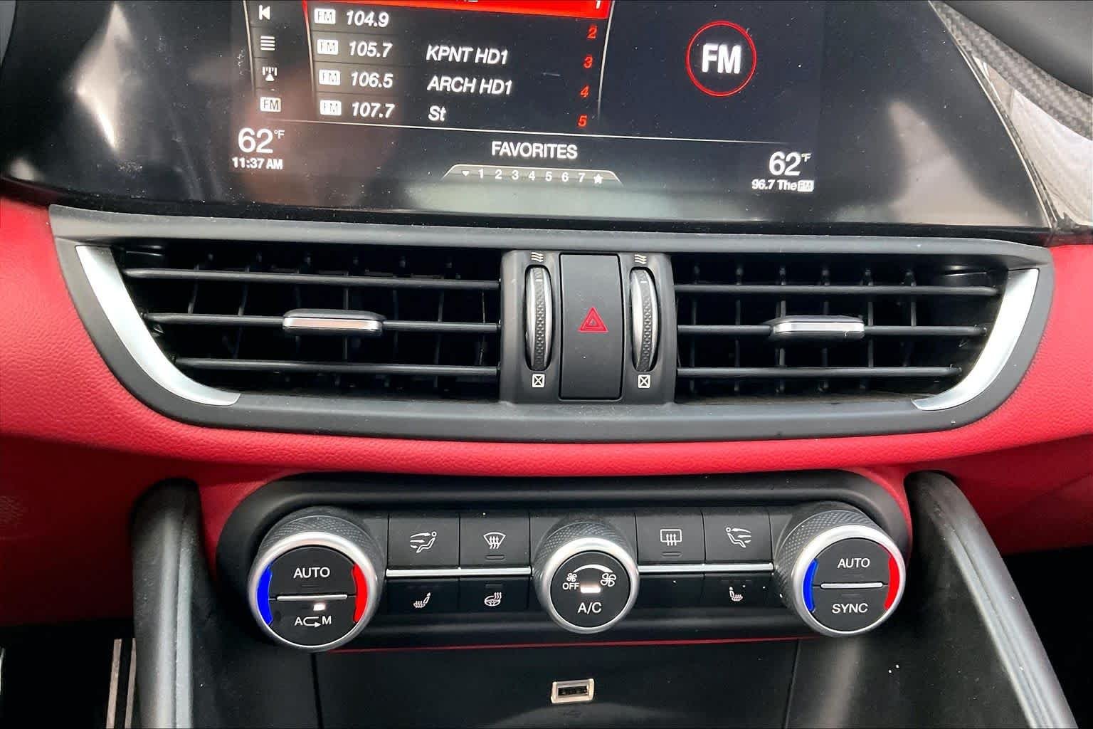 Used 2018 Vesuvio Gray Metallic Alfa Romeo  image 15