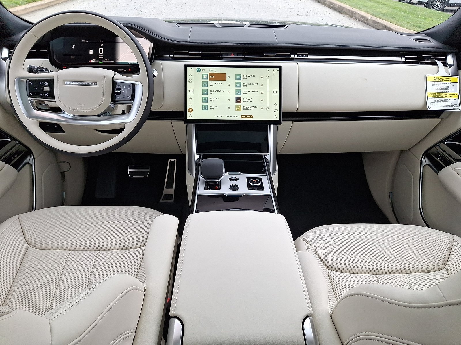 New 2027 Santorini Black LAND ROVER  image 3
