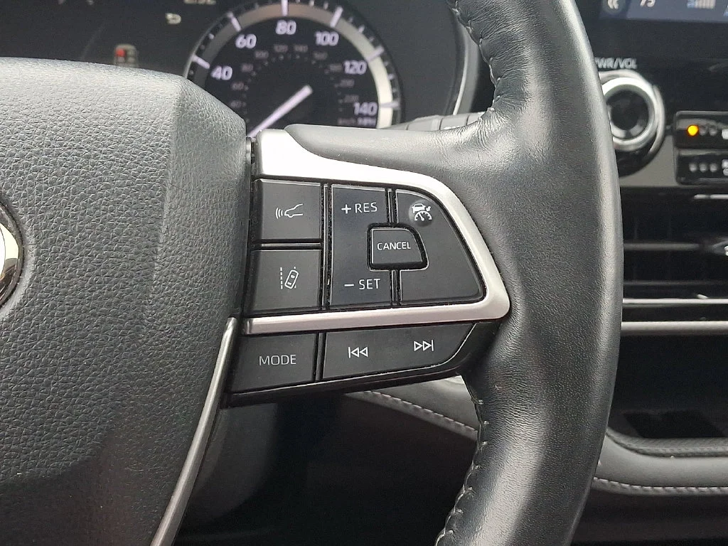 Used 2022  Toyota Platinum image 25