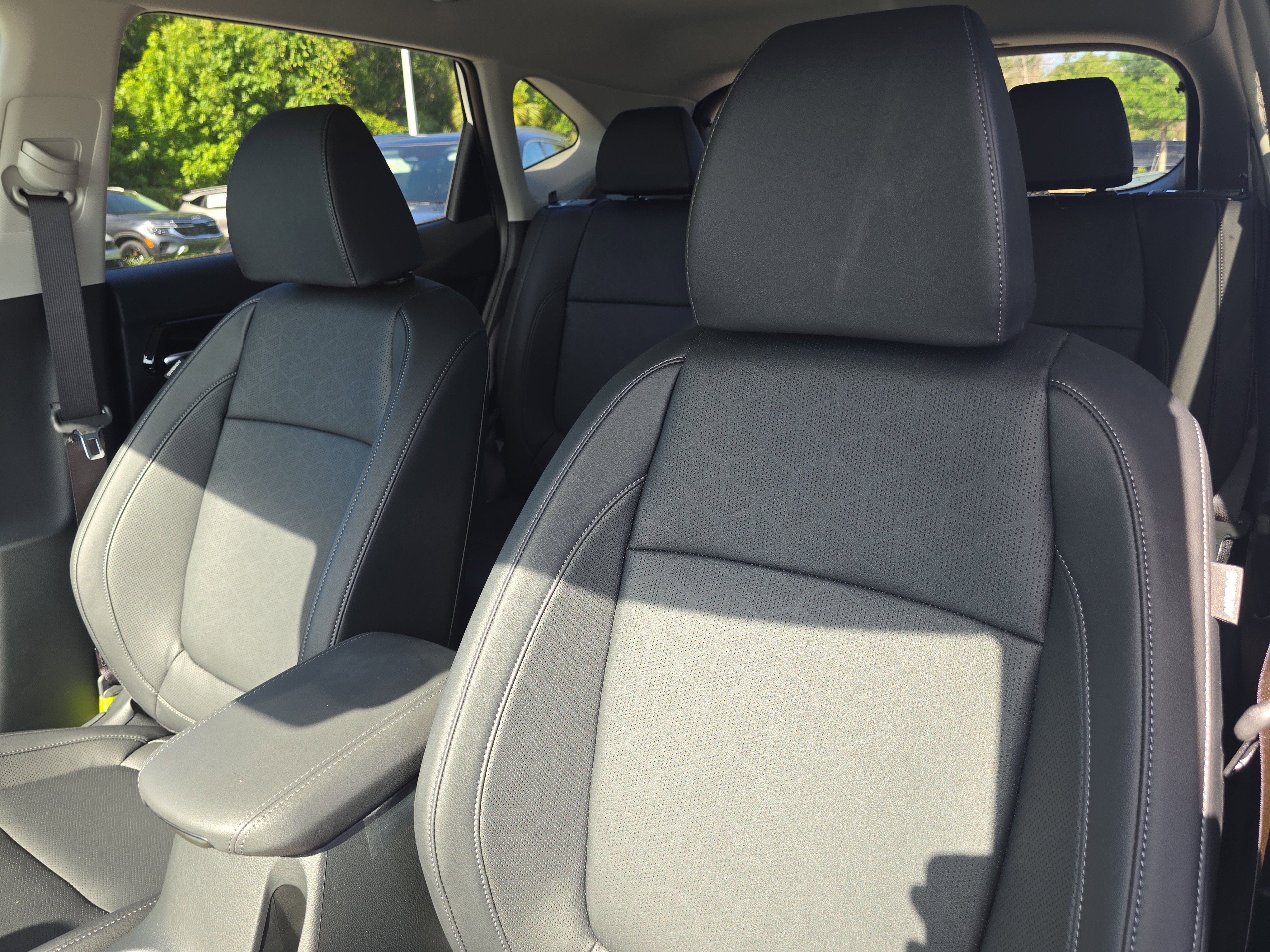 New 2026 Snow White Pearl Kia EX image 20
