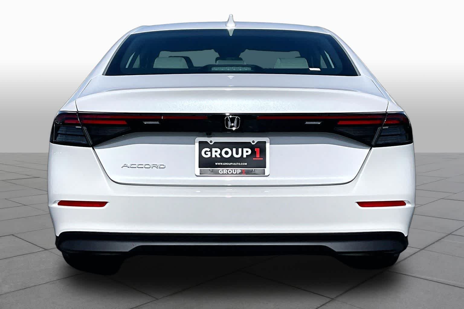New 2026 Platinum White Pearl Honda LX image 4