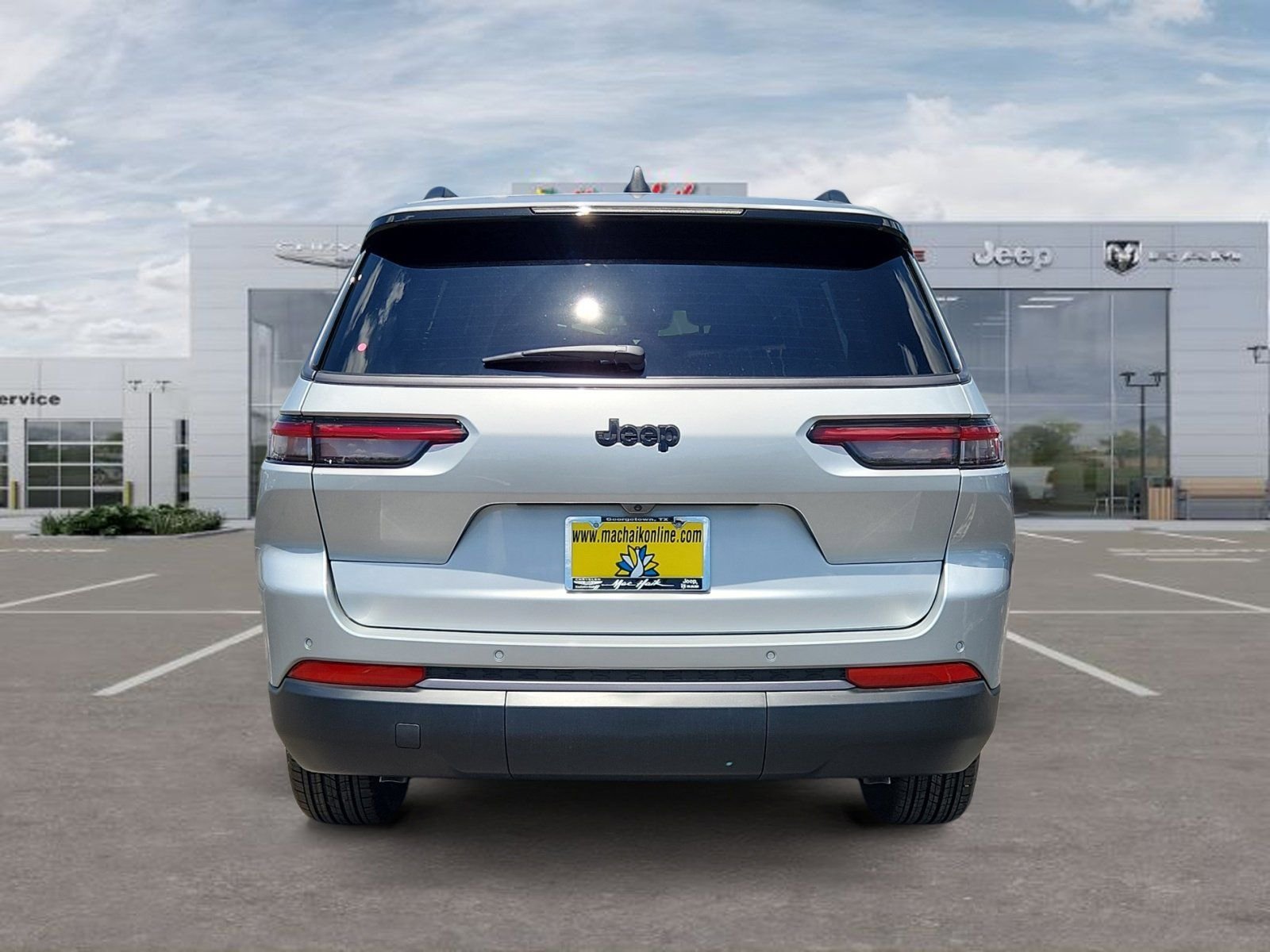 New 2026 Silver Zynith Exterior Paint Jeep Laredo image 4