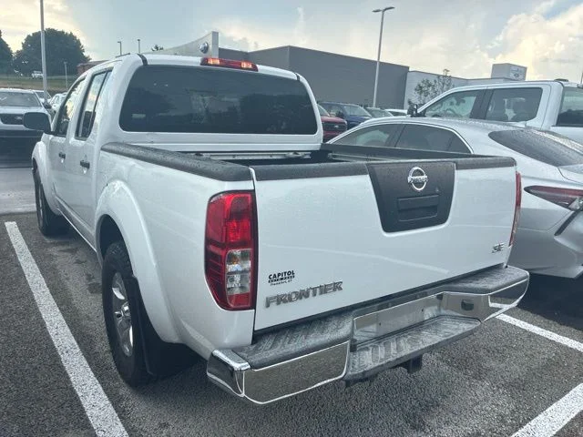 Used 2010 Avalanche Nissan SE image 6