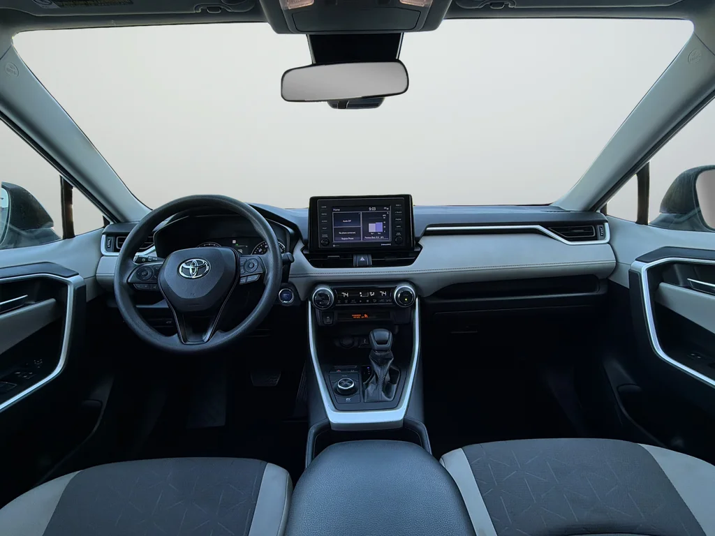 Used 2022 White Toyota XLE image 9