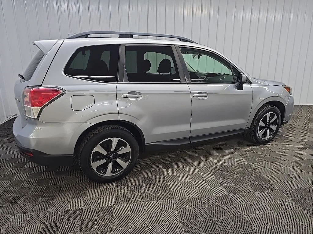 Used 2018 Ice Silver Metallic Subaru 2.5i Premium image 3