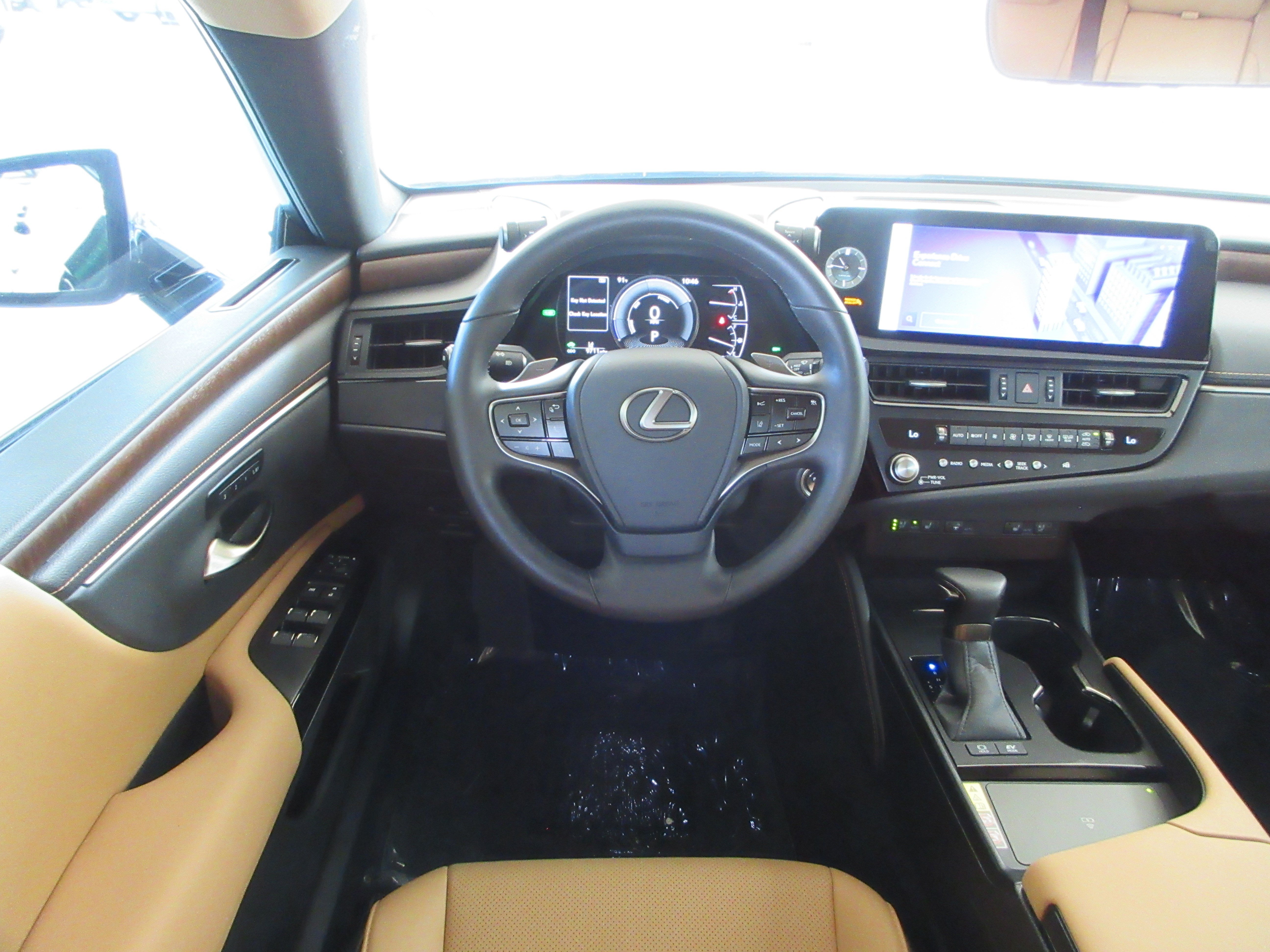 Used 2025 Nightfall Mica Lexus 300h image 33