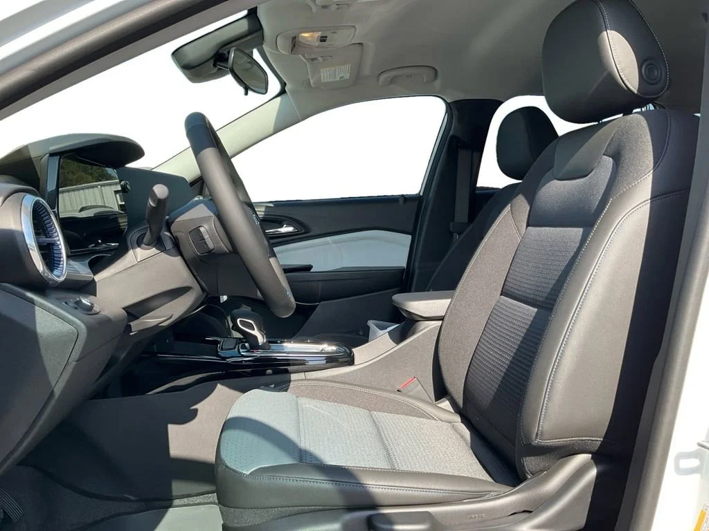 New 2026 Summit White Chevrolet LT image 23