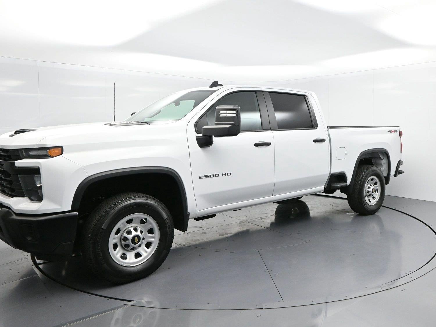 Used 2025 Summit White Chevrolet WT image 3