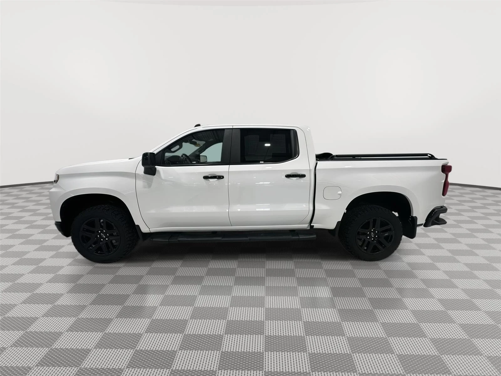 Used 2021 SUMMIT WHITE Chevrolet LT Trail Boss image 2