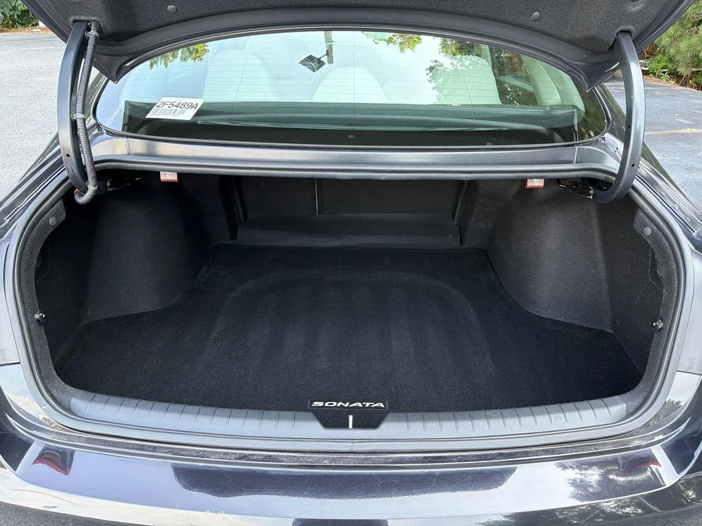 Used 2023 Blue Hyundai SE image 18