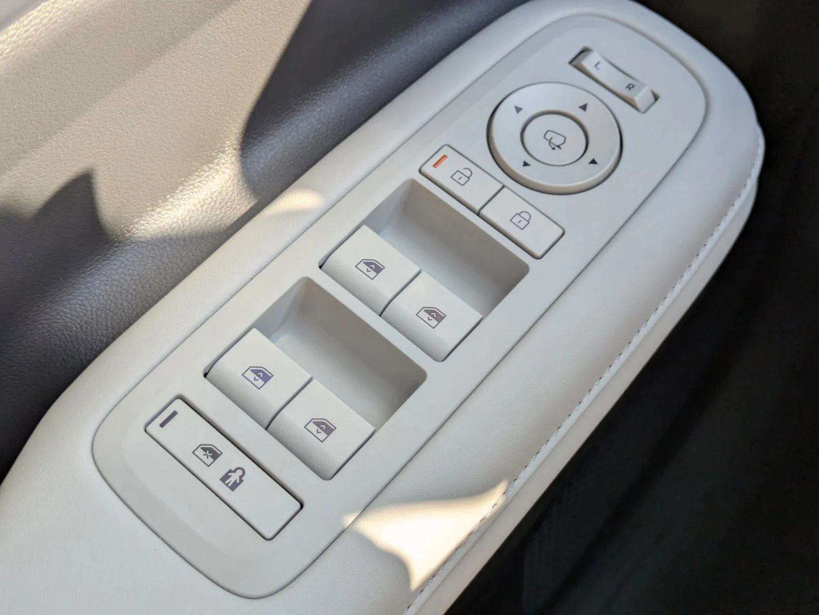 Used 2025 Ecotronic Gray Matte Hyundai Calligraphy image 18