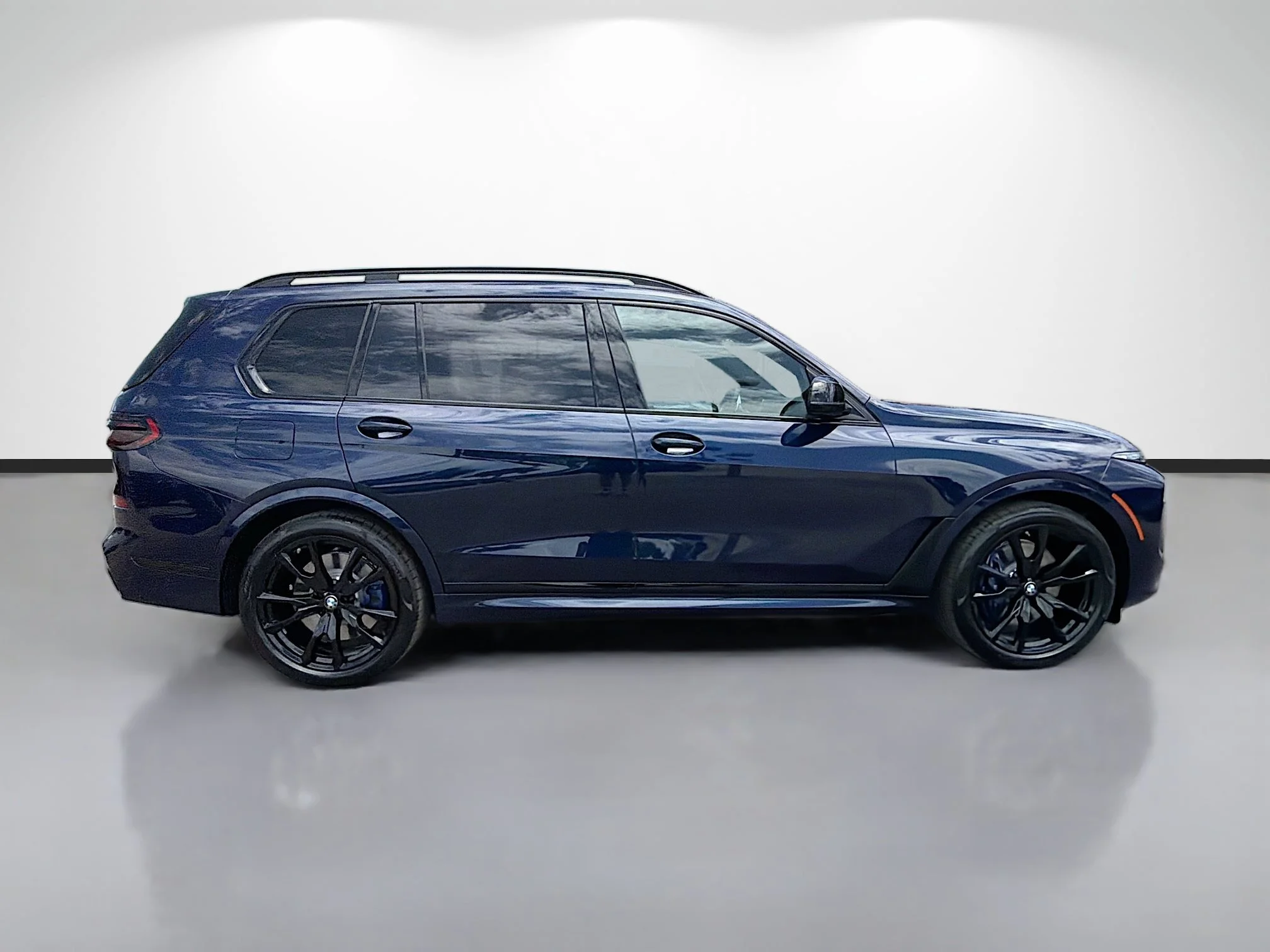 New 2027 Tanzanite Blue II Metallic BMW M60i image 2