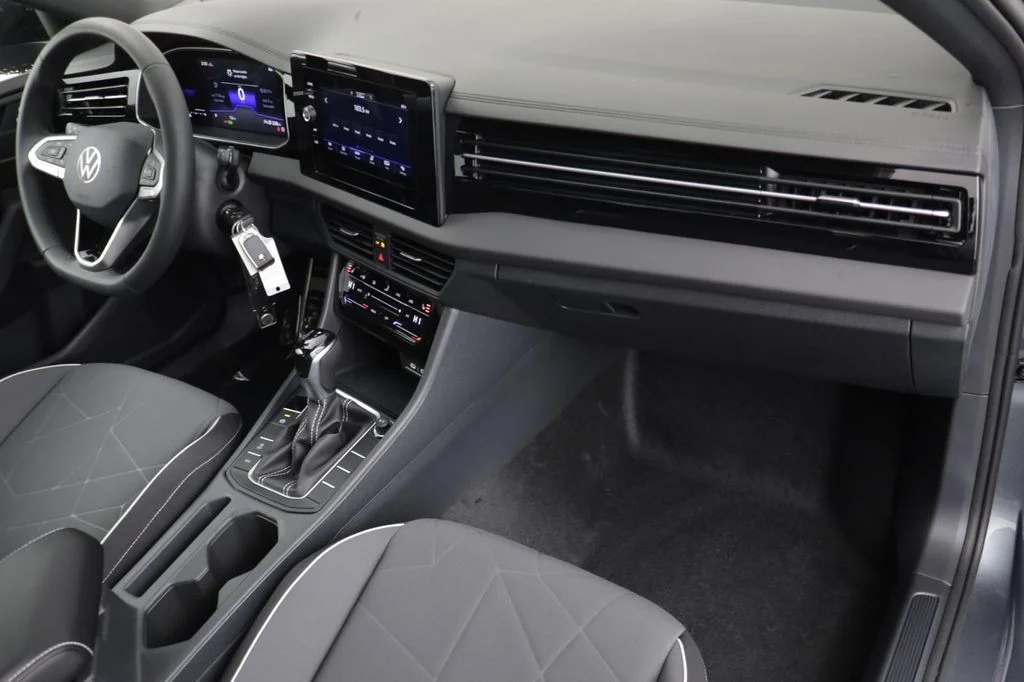 New 2026 Platinum Grey Volkswagen 1.5T Sport image 20