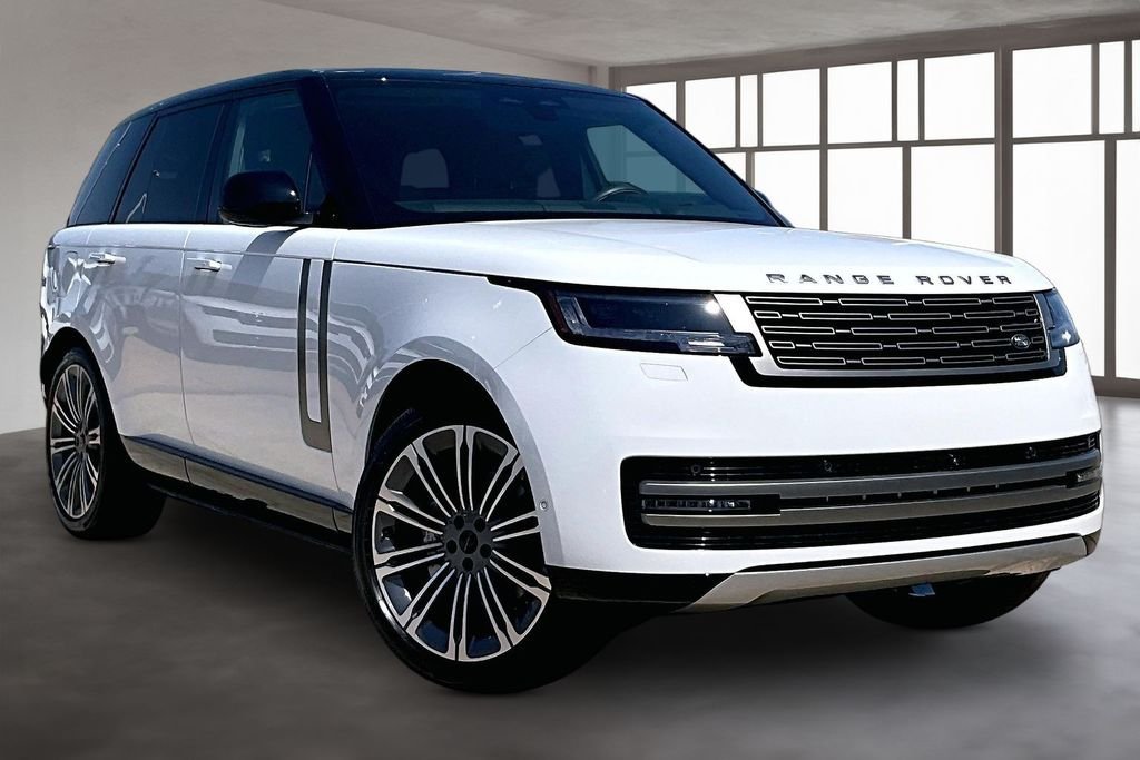 New 2026 Fuji White Land Rover SE image 2