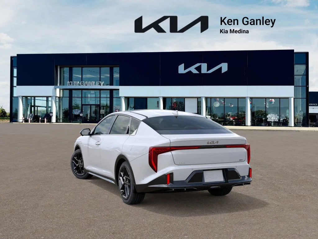 2025 Kia K4 GT-Line Turbo - Photo 4